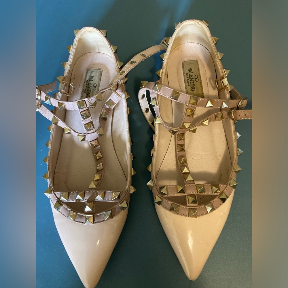 Valentino size 38 Rockstud flats in excellent condition